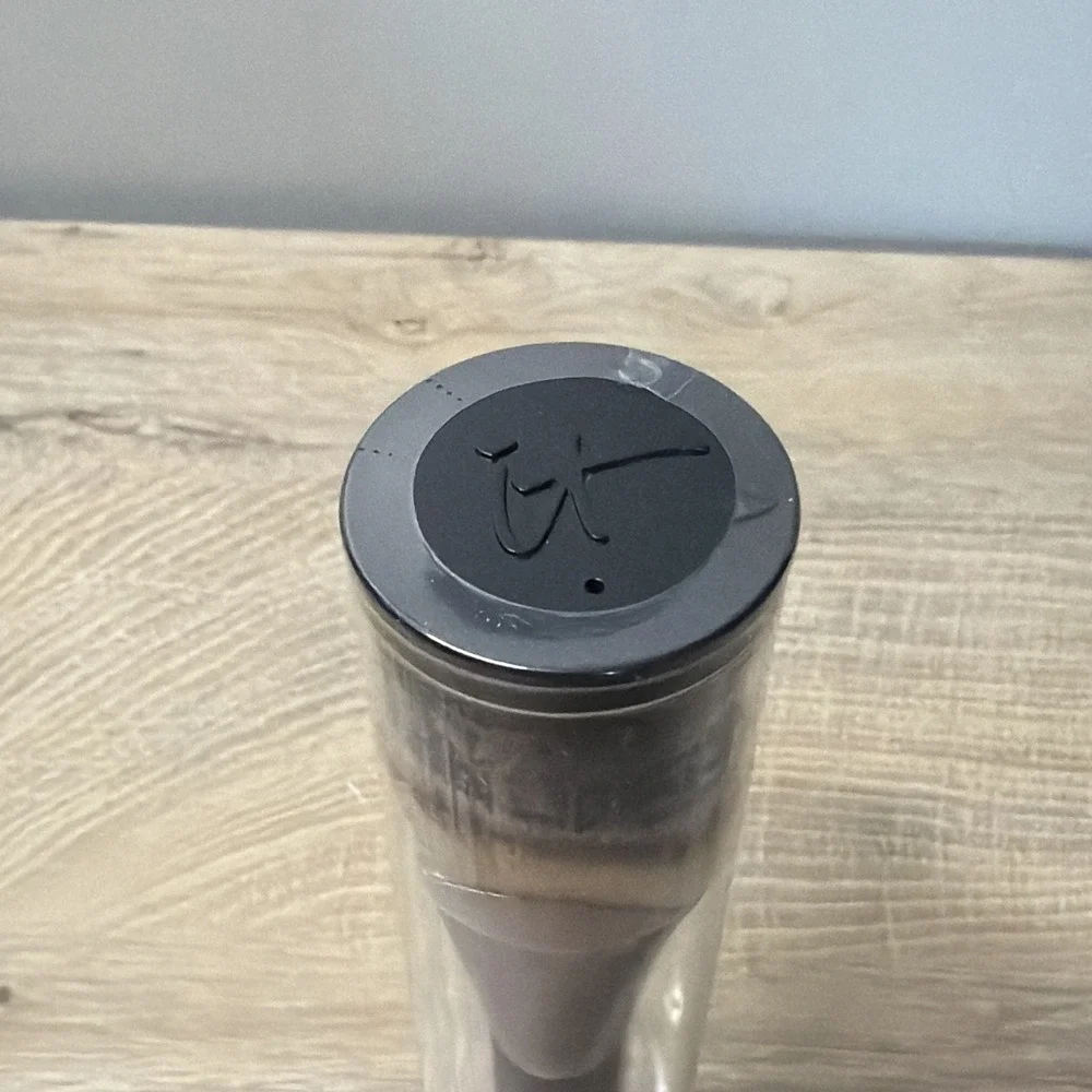 IT Cosmetics No 22 Skin Perfecting Complexion Brush Foundation Makeup NEW